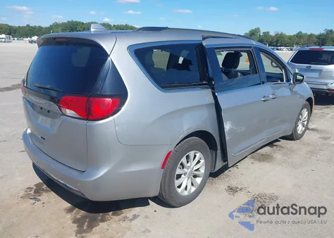 2017 Chrysler Pacifica Touring-L z USA, uszkodzony, nr VIN 2C4RC1BG4HR540225